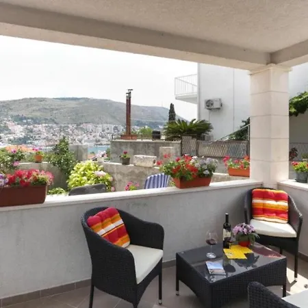 Apartments Mira - Comfy With Garden Dubrovnik Exterior photo