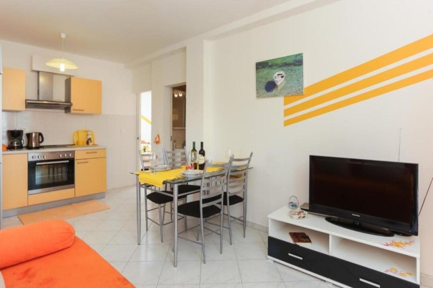 Apartment Mira - Comfy With Garden *