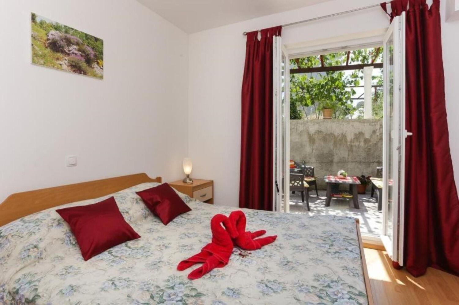 Apartman Mira - Comfy With Garden