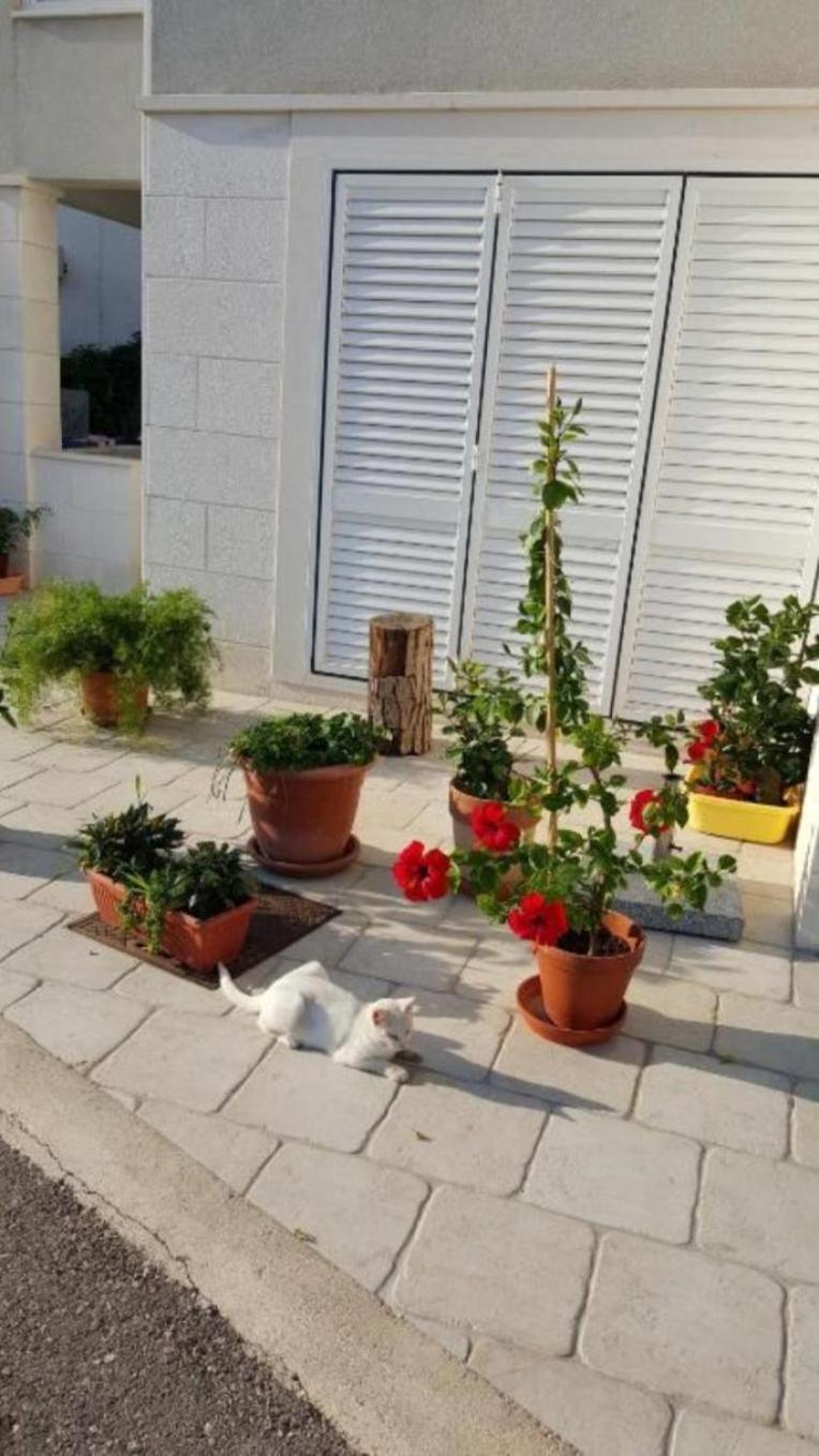Apartment Mira - Comfy With Garden